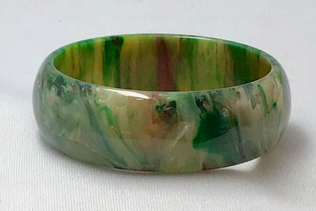 BB203 green end of day bangle